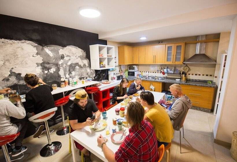اتاق استاندارد, Oh! My Hostel