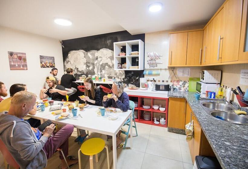 اتاق استاندارد با سرویس بهداشتی مشترک, Oh! My Hostel