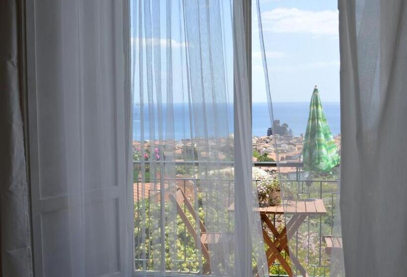 اتاق راحتی با چشم‌انداز دریا, Pupi Catania Etna B&b  #viaggiosiciliano