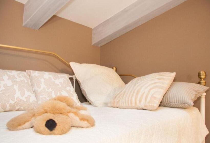 اتاق استاندارد سه نفره, Teatrisso Hotel Palacio
