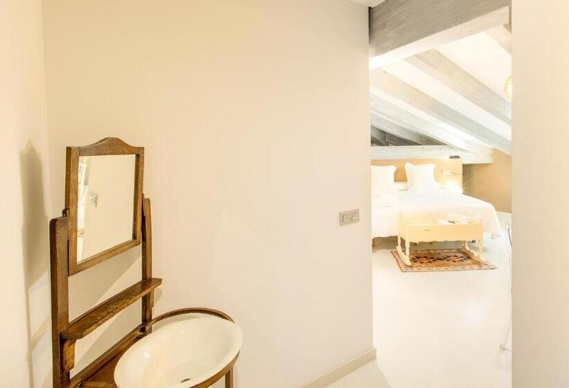 اتاق استاندارد سه نفره, Teatrisso Hotel Palacio