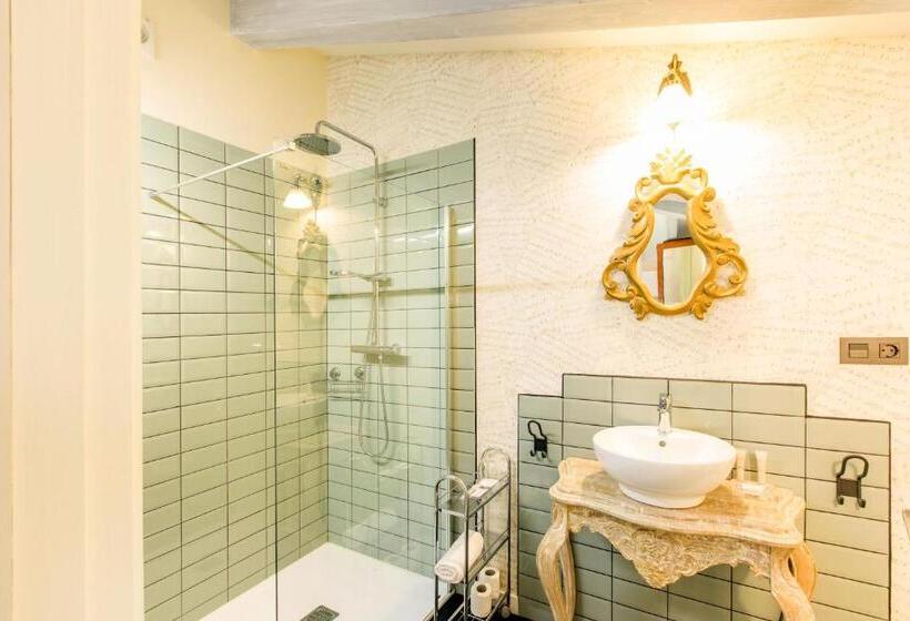 استودیوی استاندارد, Teatrisso Hotel Palacio