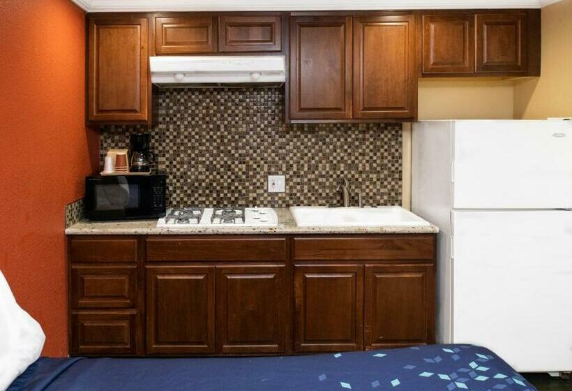 استودیوی استاندارد, Scandia Motel