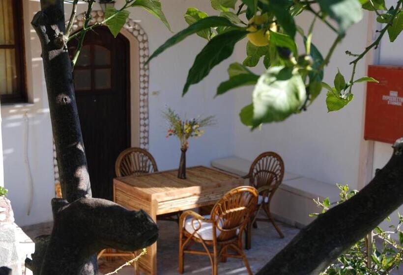 استودیوی سوپریور, Villa Italiana