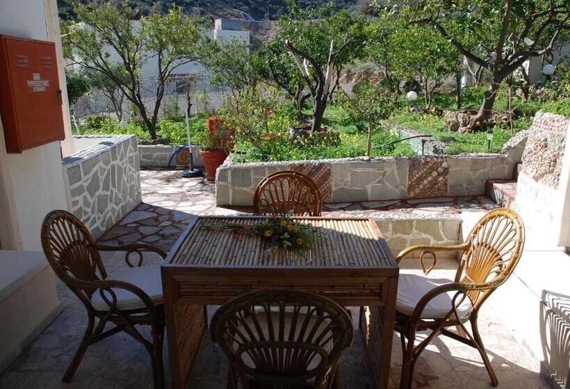 استودیوی سوپریور, Villa Italiana