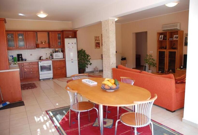 Appartement met 3 Slaapkamers, Villa Italiana