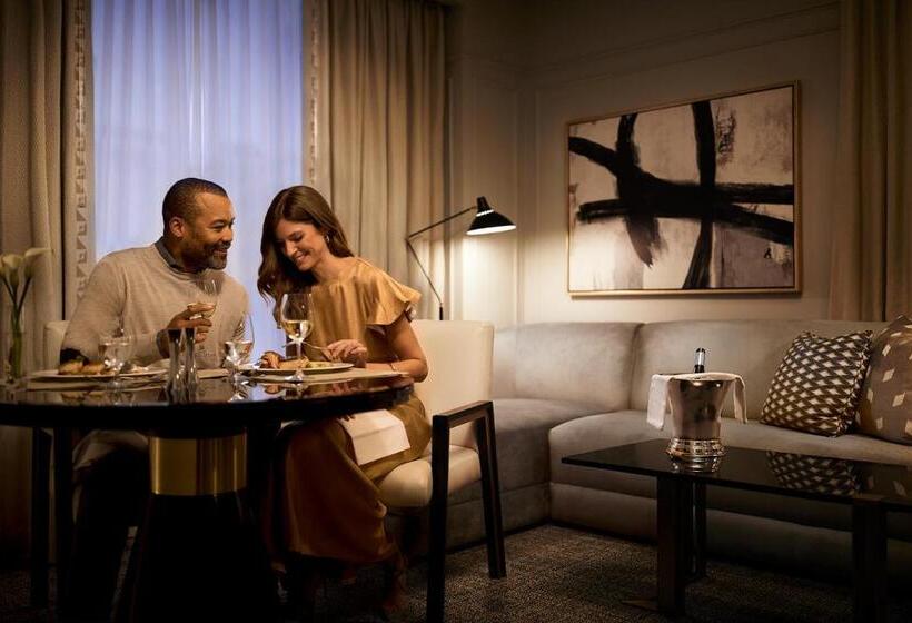 سوئیت با تخت بزرگ, Fairmont Royal York Gold Experience