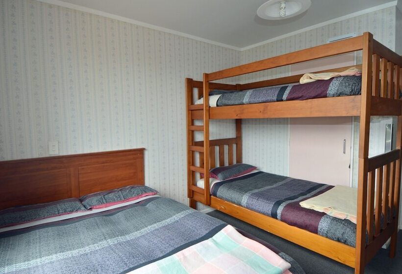 اتاق خانوادگی با تختخواب سفری, Arcadia   Hostel