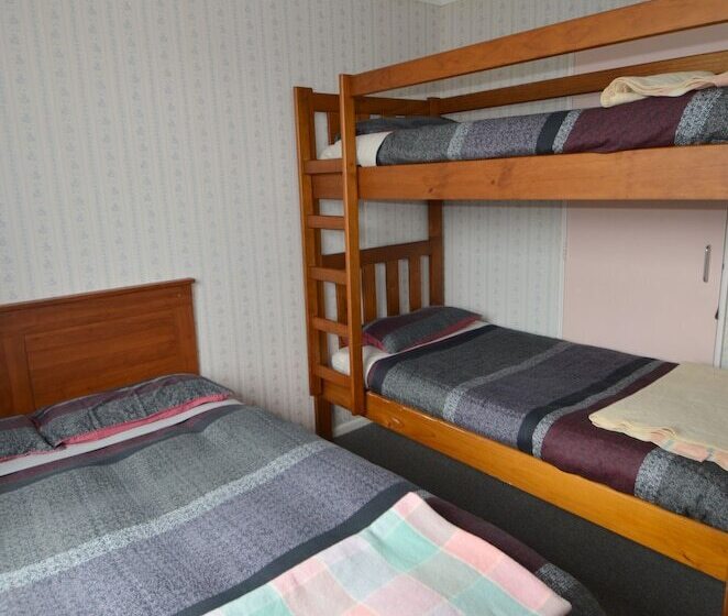 اتاق خانوادگی با تختخواب سفری, Arcadia   Hostel