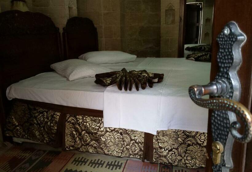اتاق اکونومی یک تخته, Dara Konagı