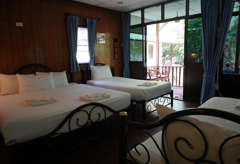 اتاق خانوادگی با چشم‌انداز باغ, Moonhut Bungalows