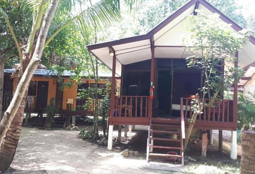 اتاق خانوادگی با چشم‌انداز باغ, Moonhut Bungalows