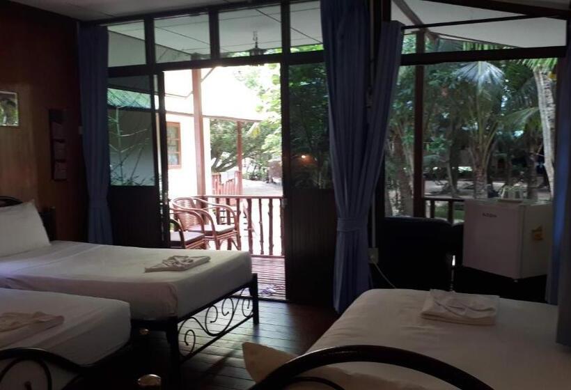 اتاق خانوادگی با چشم‌انداز باغ, Moonhut Bungalows