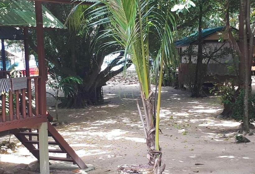 اتاق خانوادگی با چشم‌انداز باغ, Moonhut Bungalows