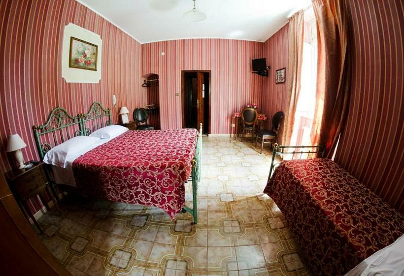اتاق استاندارد سه نفره, Villa Maria