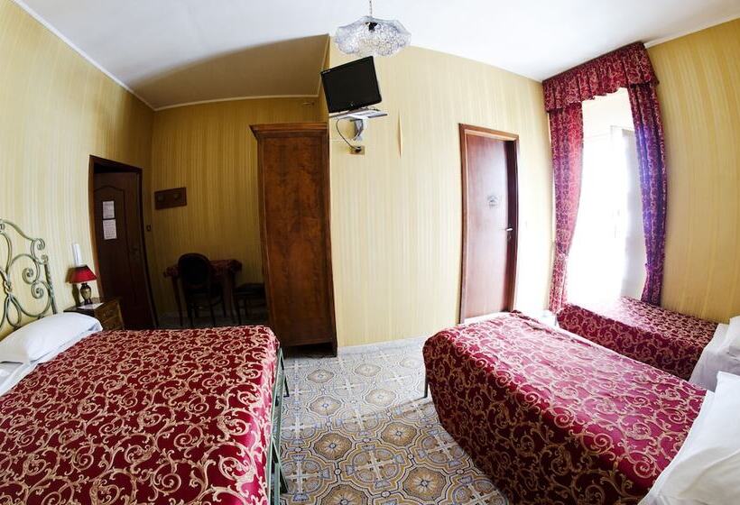 اتاق استاندارد چهار تخته, Villa Maria