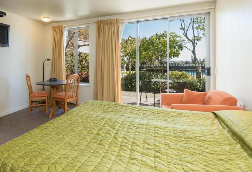 استودیوی استاندارد اینتریور, Parkside Motel