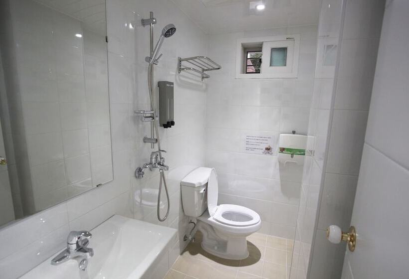 اتاق استاندارد سه نفره, Namsan Guesthouse