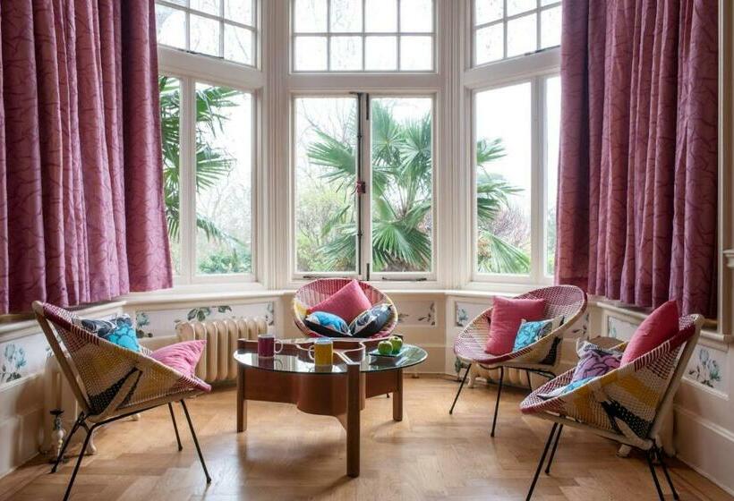 سوئیت با چشم‌انداز رودخانه, River Arts Club