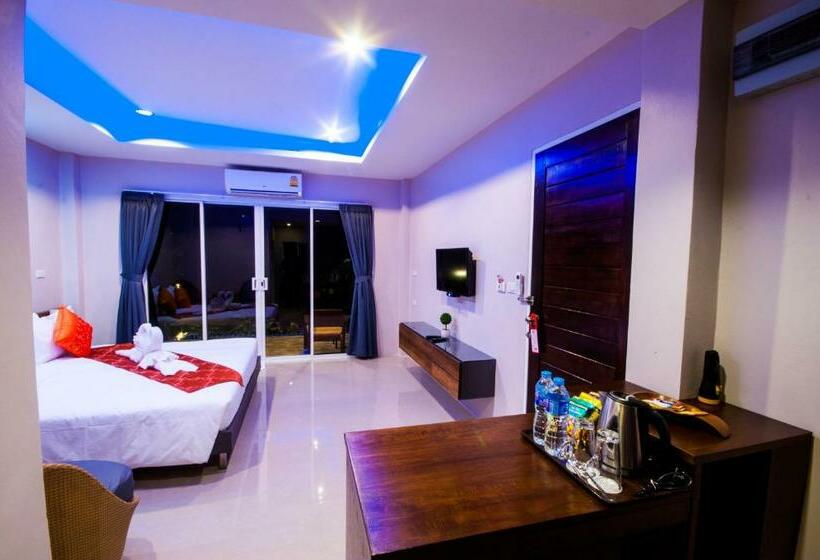 استودیو استاندارد با چشم‌انداز استخر, Chomphu Resort