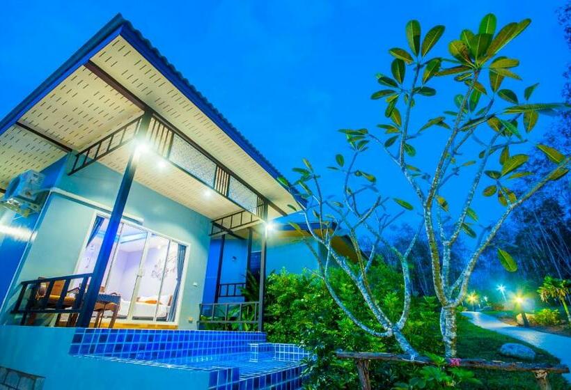 ویلای یک اتاق خوابه با استخر شنا, Chomphu Resort