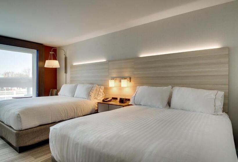 اتاق استاندارد برای معلولان, Holiday Inn Express & Suites Galesburg, An Ihg