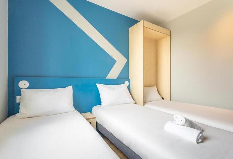 اتاق استاندارد سه نفره, Ibis Budget Nanterre La Defense