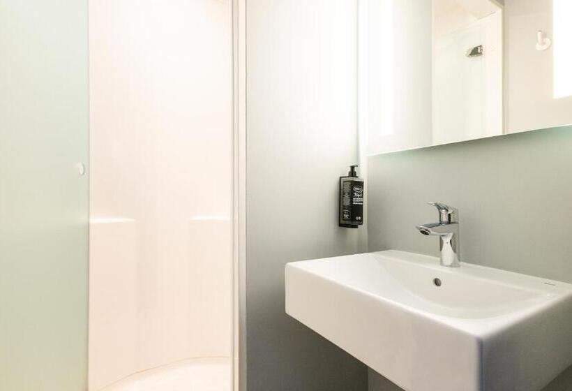 اتاق استاندارد سه نفره, Ibis Budget Nanterre La Defense