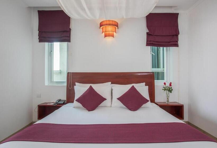 سوییت جونیور با بالکن, V Hotel Phnom Penh
