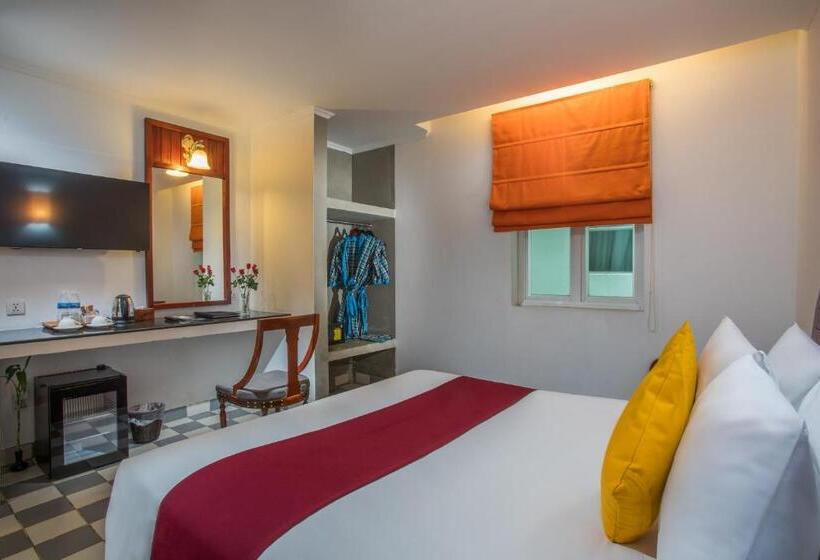 اتاق لوکس با تخت بزرگ, V Hotel Phnom Penh