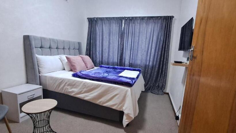 اتاق لوکس, Haresca Luxury Accommodation Parow