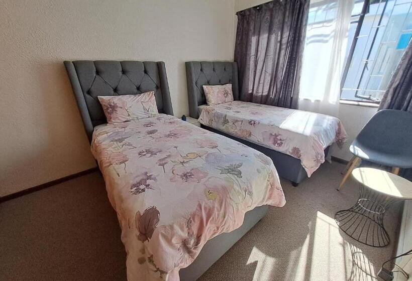 اتاق استاندارد با سرویس بهداشتی مشترک, Haresca Luxury Accommodation Parow