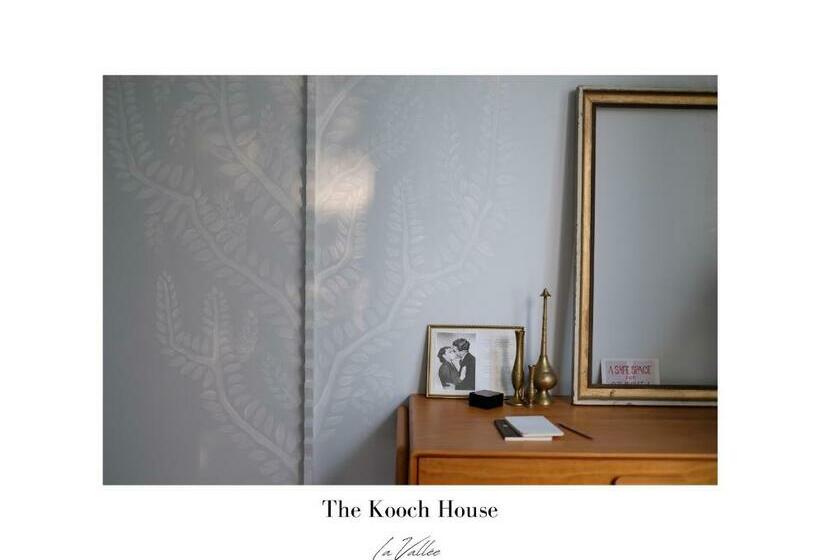 اتاق استاندارد با بالکن, The Kooch House 1