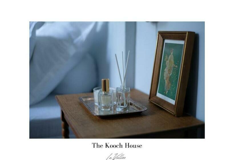 اتاق استاندارد با بالکن, The Kooch House 1
