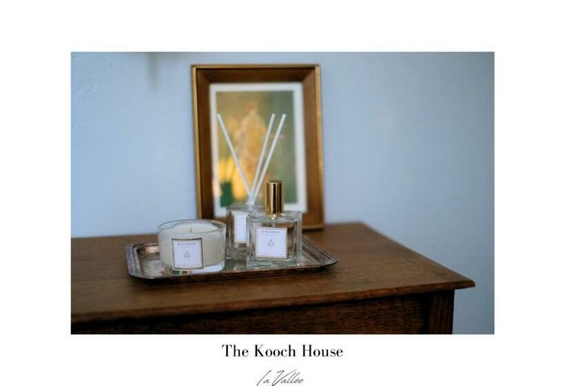 اتاق استاندارد با بالکن, The Kooch House 1