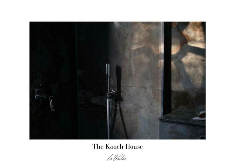 اتاق استاندارد با بالکن, The Kooch House 1