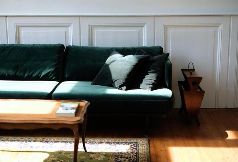 اتاق استاندارد با بالکن, The Kooch House 1