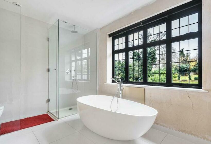 اتاق لوکس با بالکن, Heavenly London   Whetstone B&b