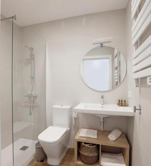 اتاق استاندارد یک نفره, Mendi Azpi Rooms