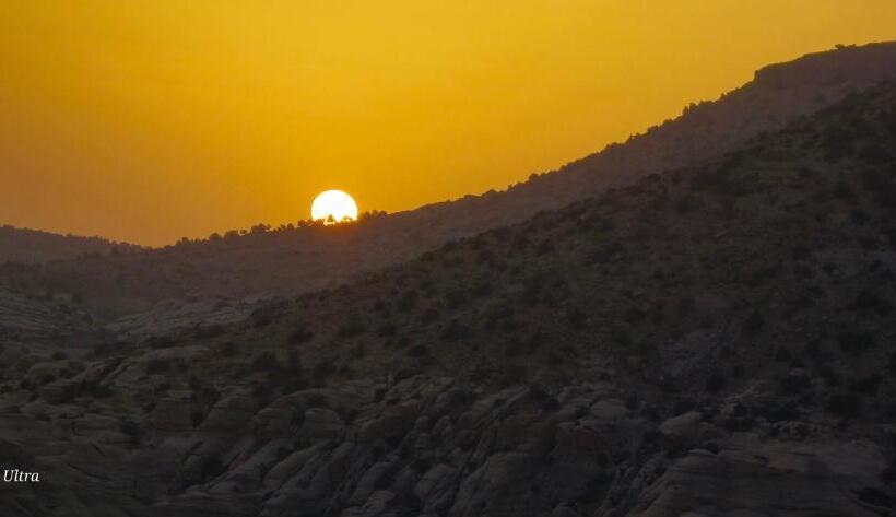 اتاق استاندارد با چشم‌انداز کوهستان, Dana Historic Village