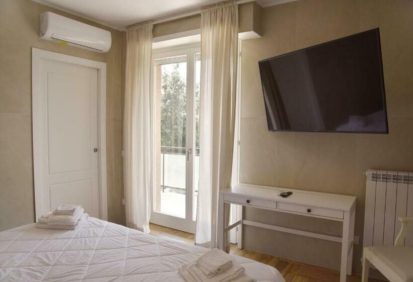 اتاق استاندارد با بالکن, La Maison Latina Guest House