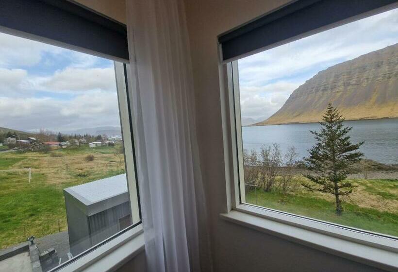 اتاق لوکس با چشم‌انداز دریا, Sólgarður Guesthouse