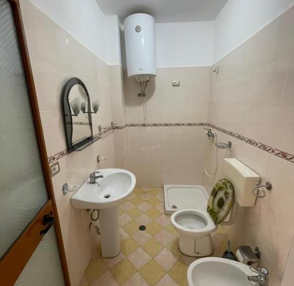 اتاق خانوادگی, Triho