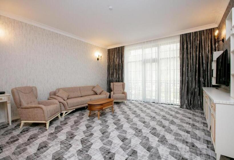 سوییت جونیور با بالکن, Nohur Hotel Gabala