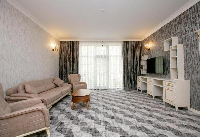 اتاق خانوادگی با چشم‌انداز باغ, Nohur Hotel Gabala