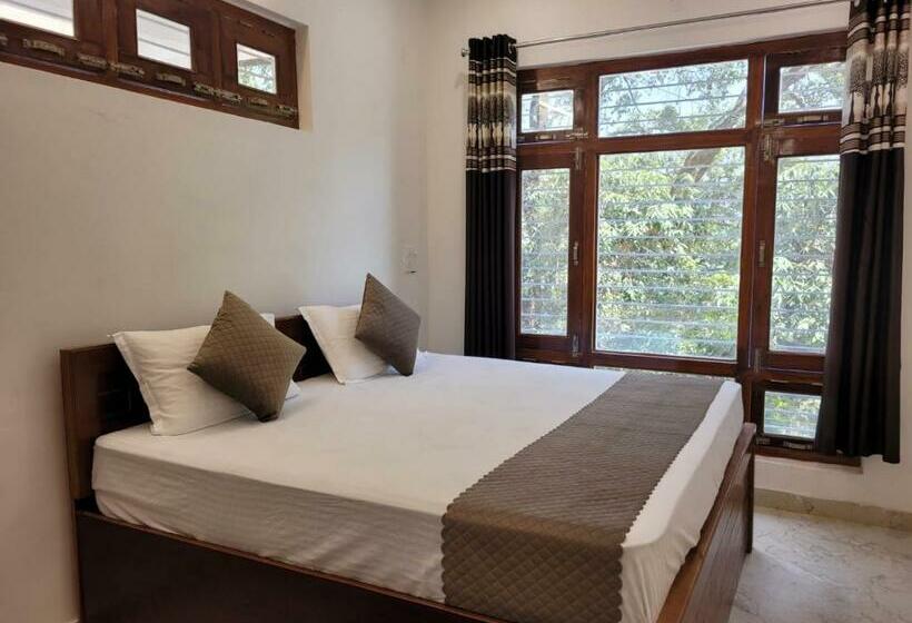 اتاق استاندارد, The Tree Lounge