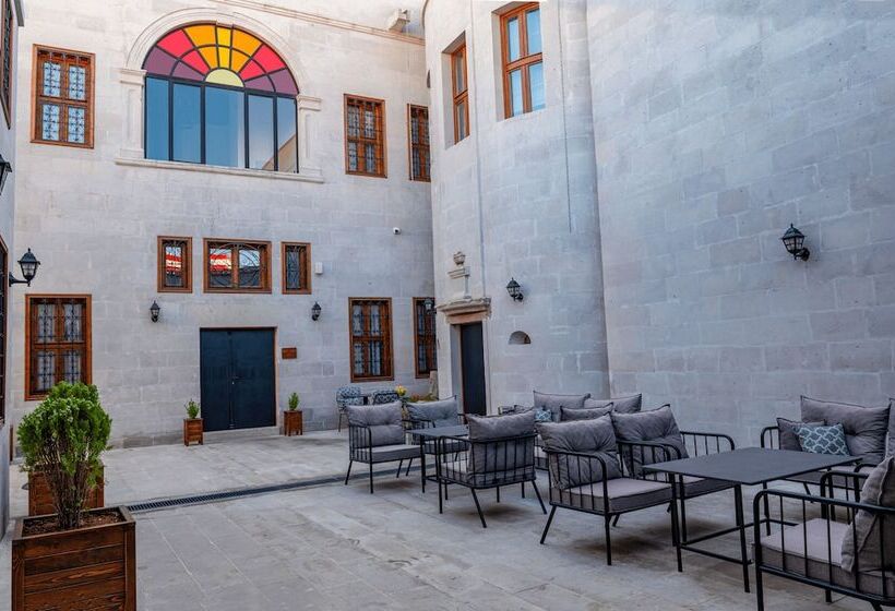 سوئیت پرزیدنت, Four Mansions