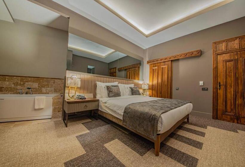 اتاق لوکس, Four Mansions