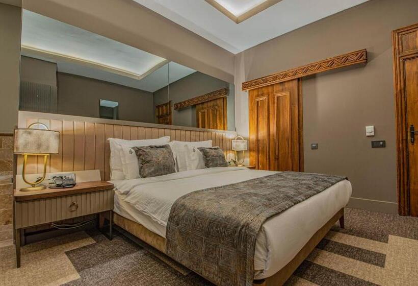 اتاق لوکس, Four Mansions