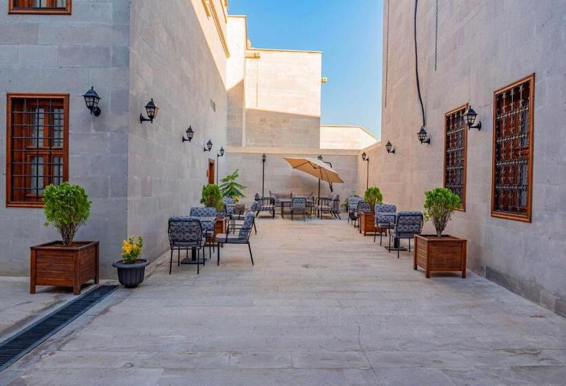سوییت خانوادگی, Four Mansions